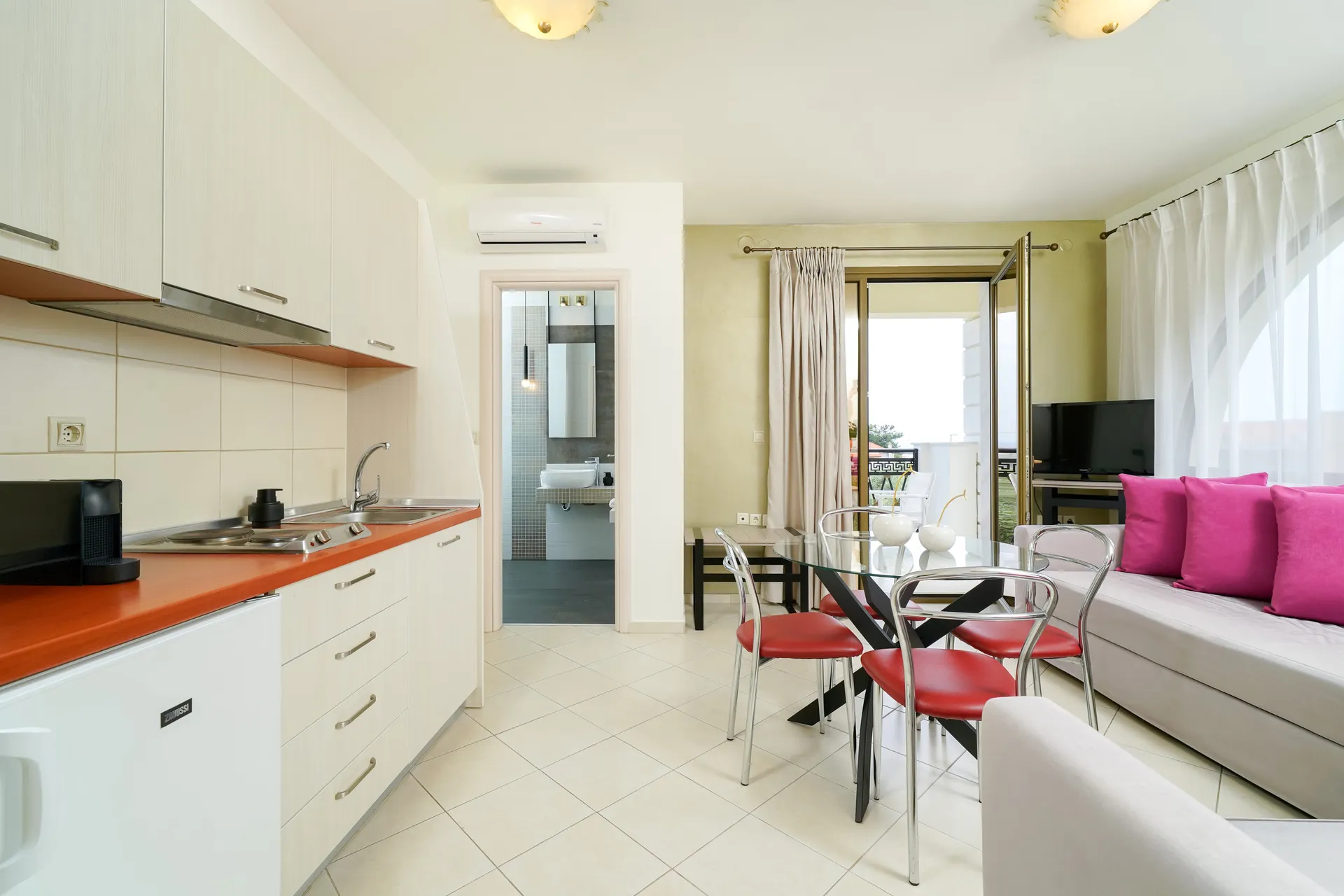 Tiara Holidays - MaryAn Luxury Apartments - Superior Suite 2st floor - kuhinja